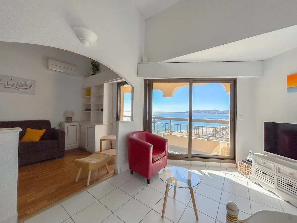 Appartement Vue Mer Et Front De Mer Avec Terrasse Frejus