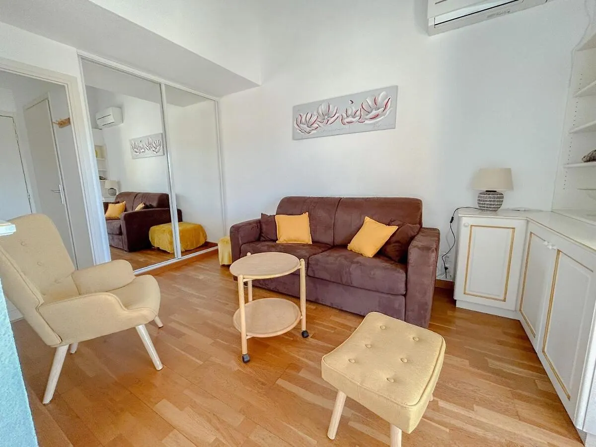 Appartement Vue Mer Et Front De Mer Avec Terrasse Frejus 0*,  France