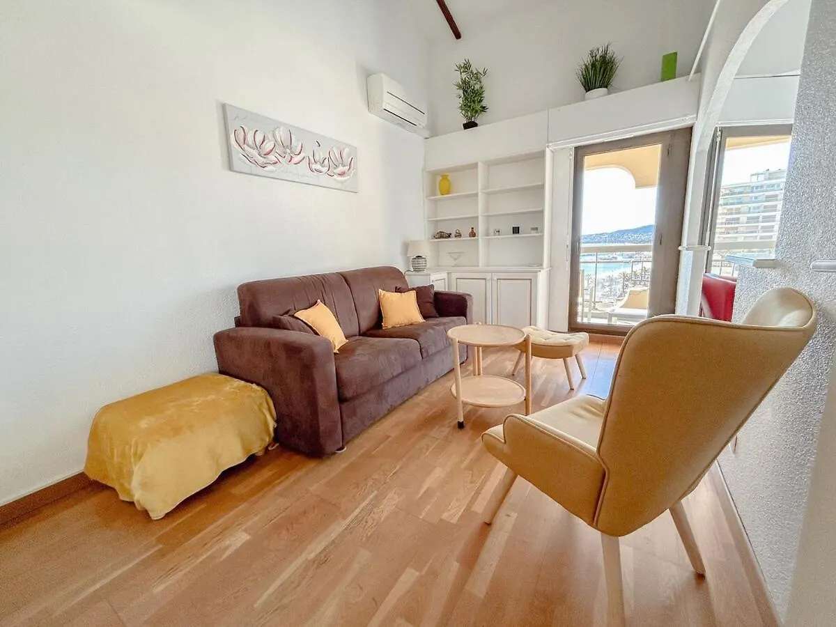 Appartement Vue Mer Et Front De Mer Avec Terrasse Frejus France